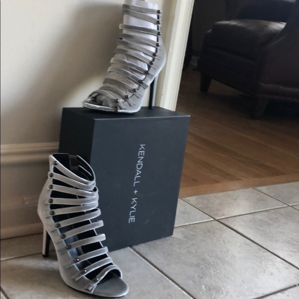 Kendall + Kylie Giaa 2 velvet Caged Sandal - Picture 4 of 8
